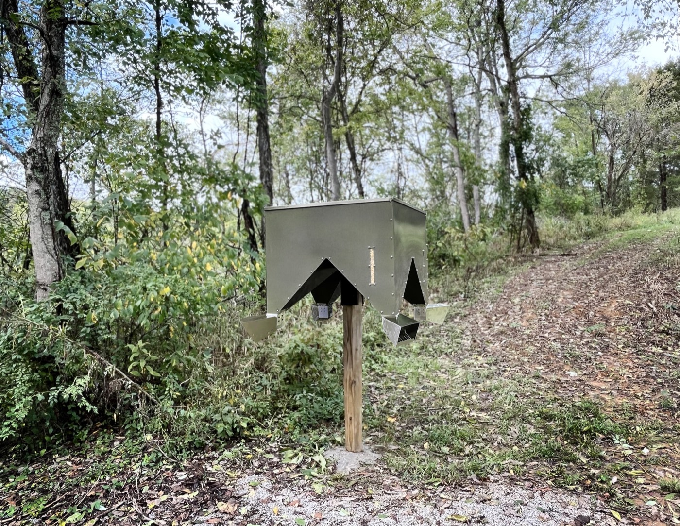 Finished Coonless feeder with metal heads
